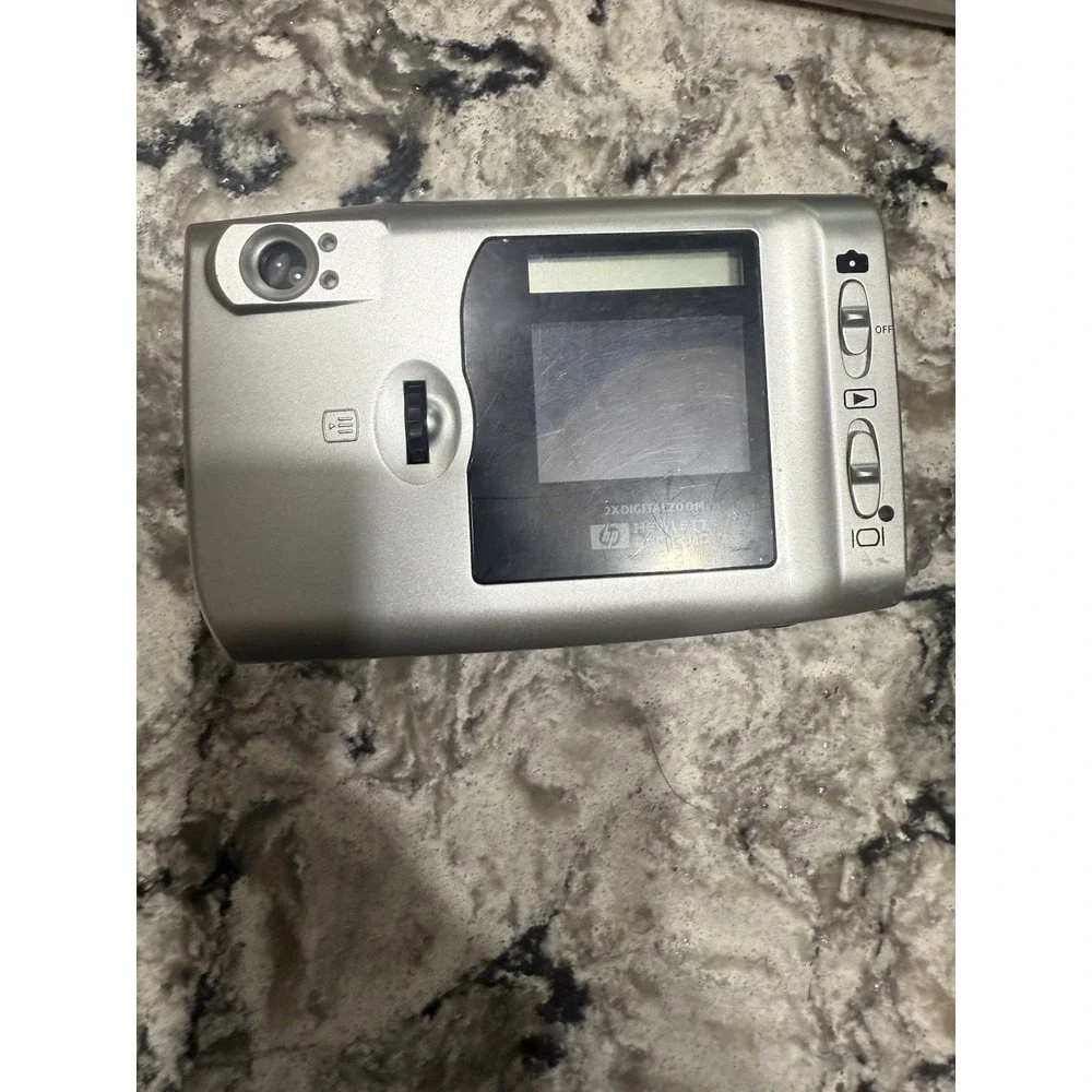 HP PhotoSmart 210 Digital Camera w/ Box & Accessories- Works Well